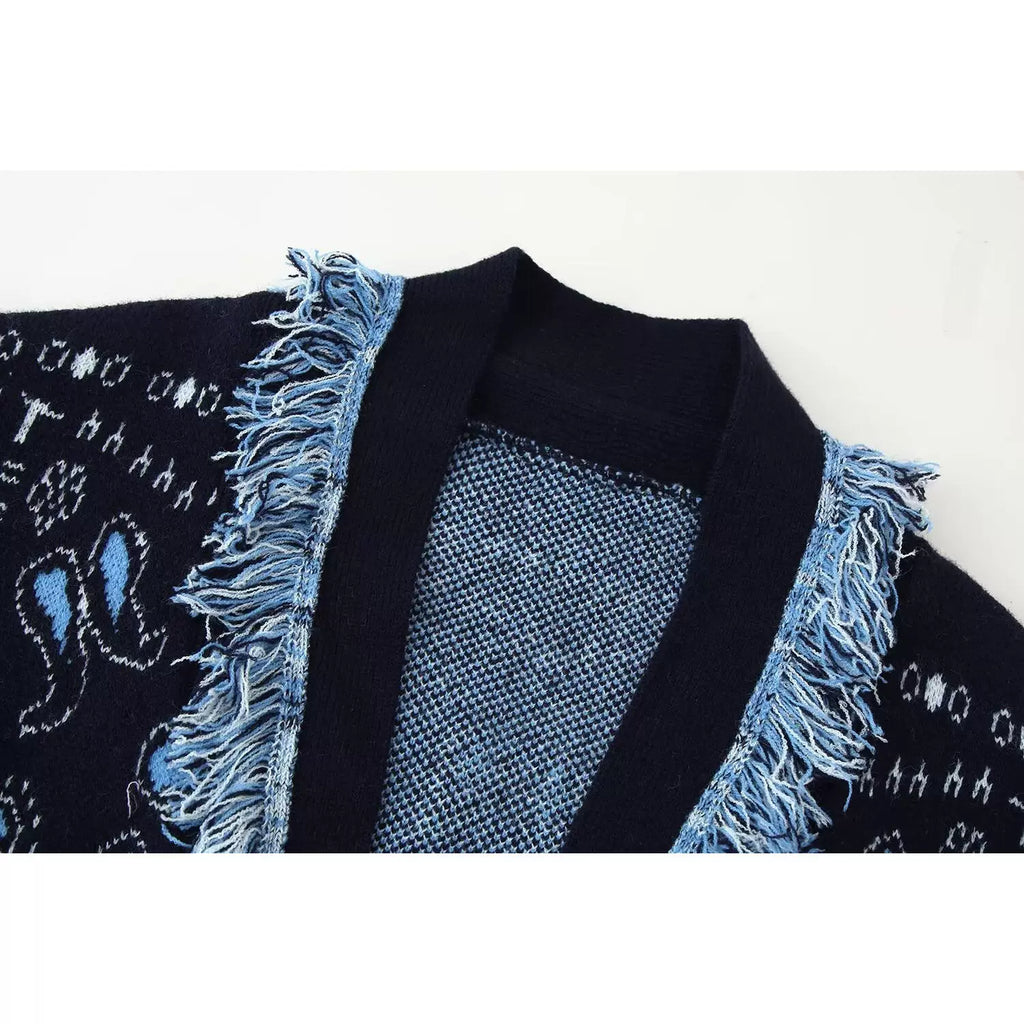 Fringed collar, close-up